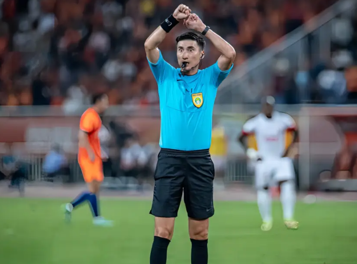 开云-足协争议决定：麦麦提江执法申花VS泰山，弃用洋哨，一碗水端不平