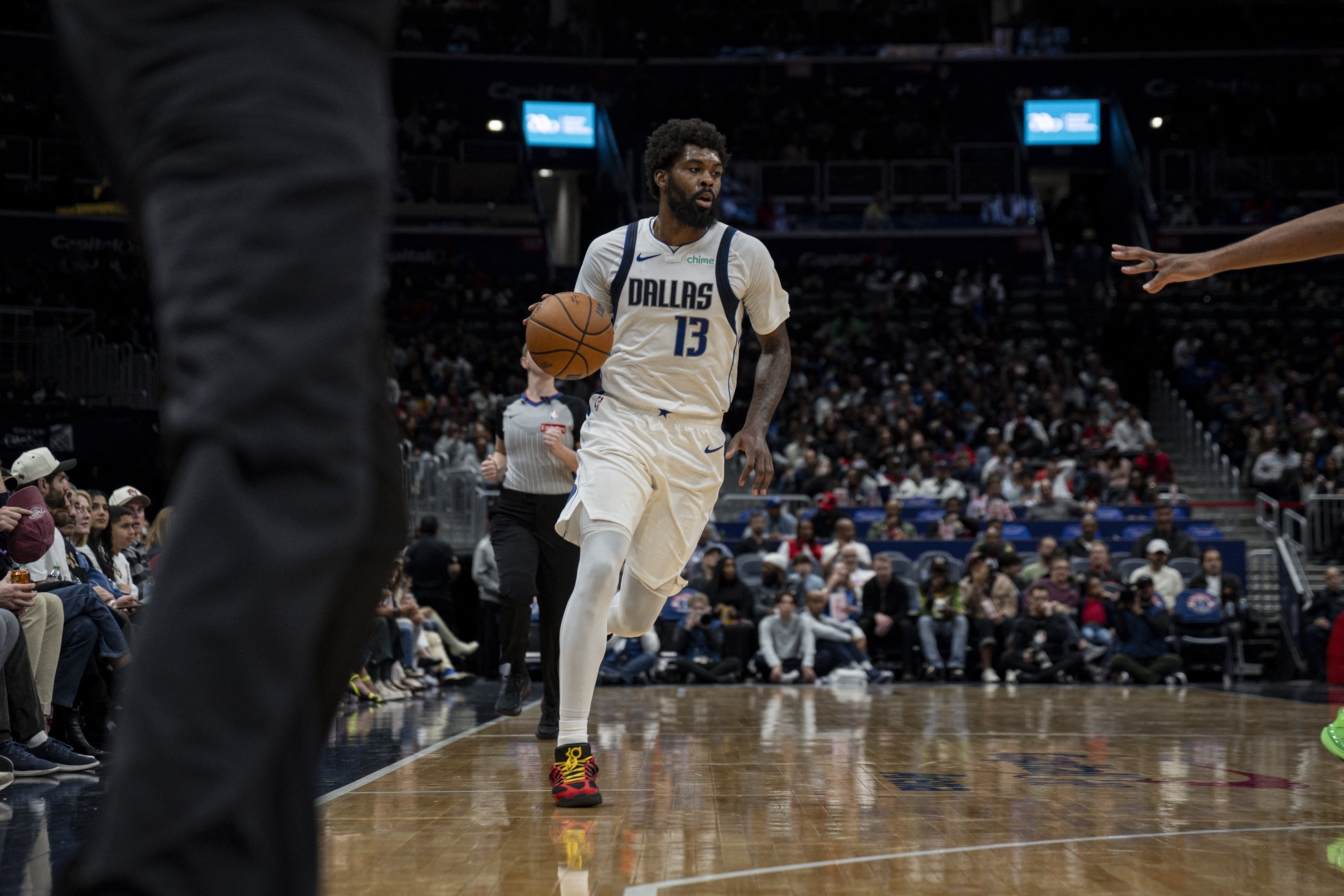 开云体育下载-马绍尔谈浓眉受伤：为他祈祷 现在是下一个人顶上心态继续战斗