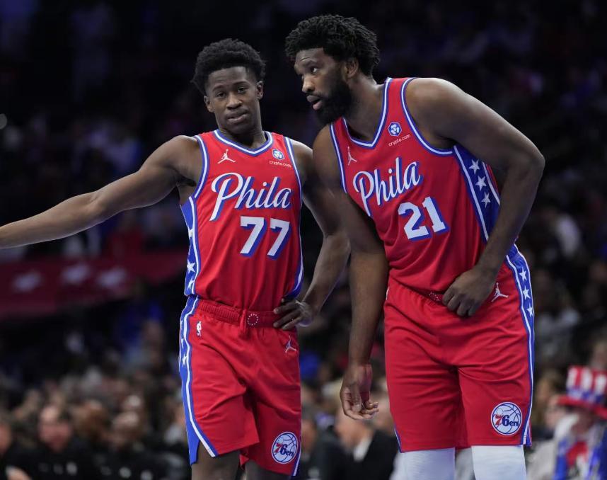 76人被逆转！米切尔13+9莫布里准绝杀，恩比德33分12罚，泰森39+5