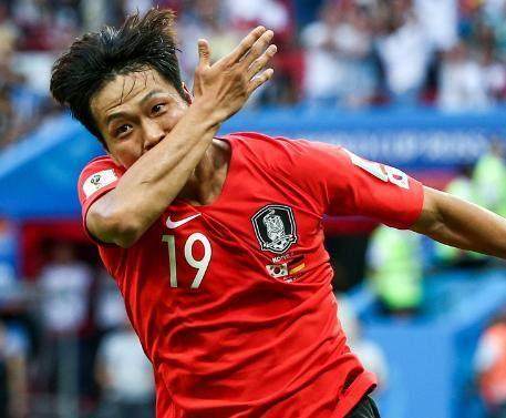 开云体育下载-世界杯球员从9+9到2+11！金元浪潮褪去谁在裸泳？