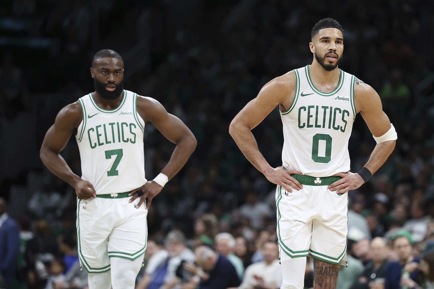 布朗：我和塔图姆随便一点事都会上新闻 我们的目标想法一致