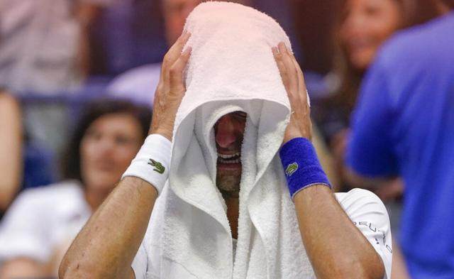 开云官网-距完美只一步之遥 盘点NBA历史上那些德约式遗憾