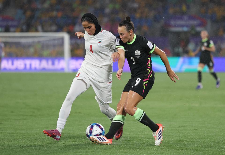 开云官网-伊朗女足0-4澳大利亚！亚洲杯2连败垫底 赛前高唱国歌+集体敬礼