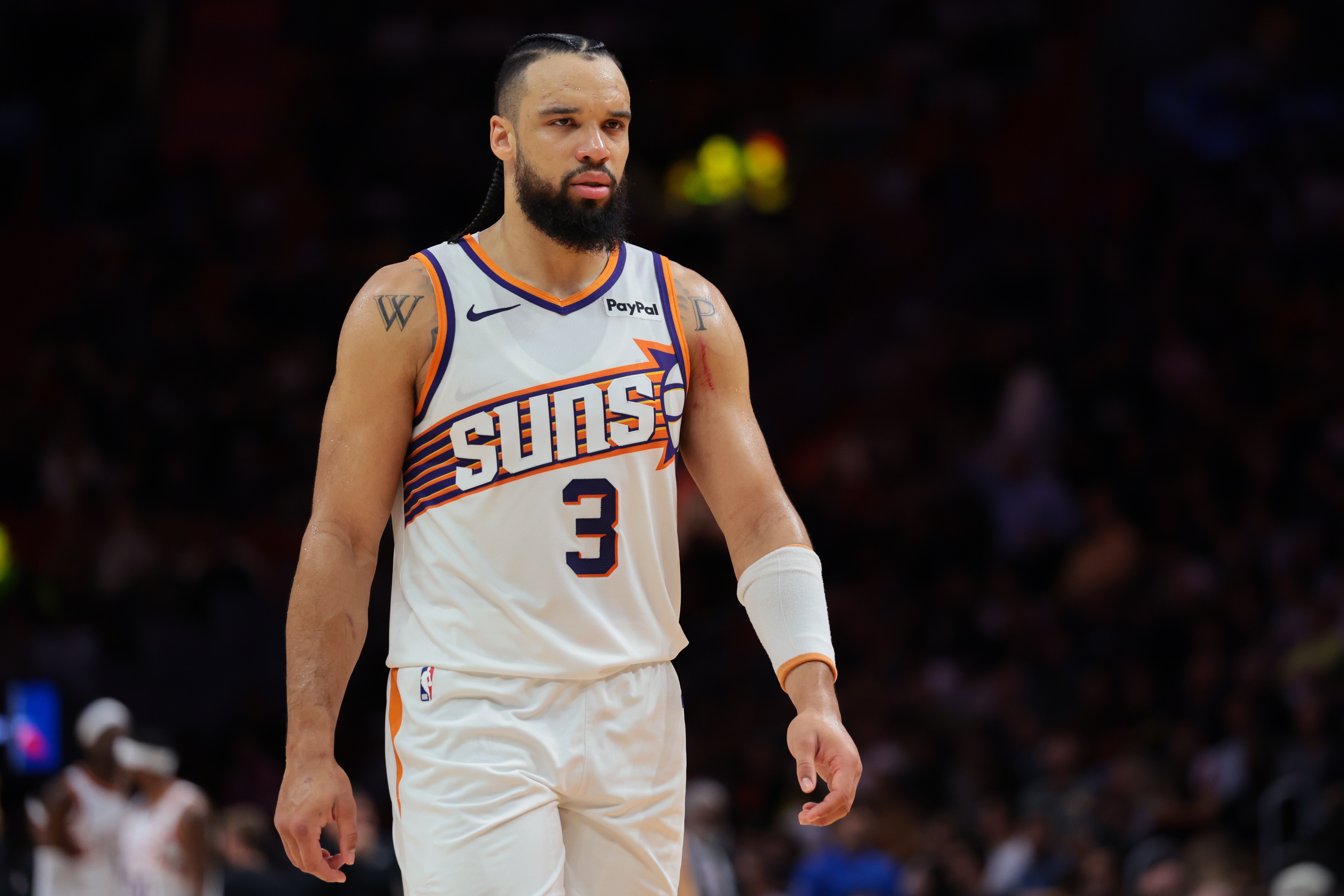 开云-不太行！狄龙复出13投仅4中拿到9分5板有5犯规 三分3中1